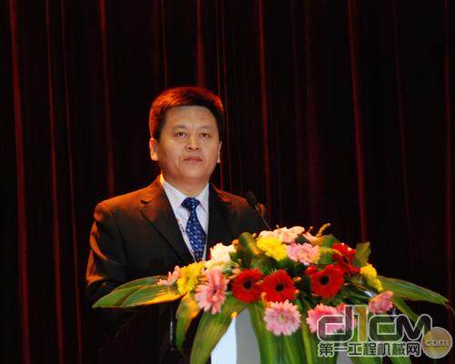 中国工程机械工业协会代理商工作委员会理事长杜海涛现场致辞