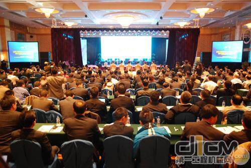 中国工程机械第八届营销高峰论坛暨2010中国工程机械代理商年会盛大召开