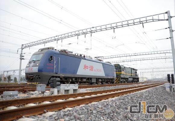 京沪高铁上海段联调联试 试跑时速达400公里(图)