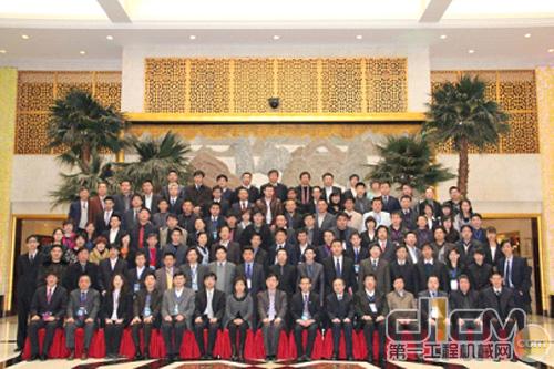 北京京城重工机械有限责任公司2011年代理商工作会议参会人员合影