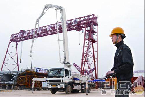 中联大批设备助建沪昆高速铁路
