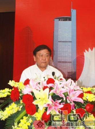 广西柳工集团有限公司党委书记、董事长王晓华在签约仪式上致辞