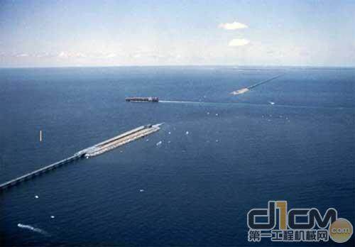 港珠澳大桥跨越珠江口伶仃洋海域