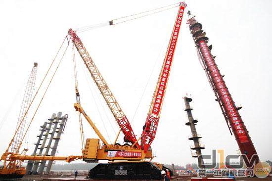 徐工集团2000吨级履带起重机首次参建武汉80万吨乙烯项目建设