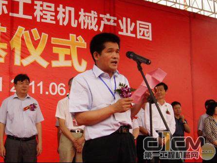 山东临工执行总裁于孟生在郑州产业园奠基仪式上致辞