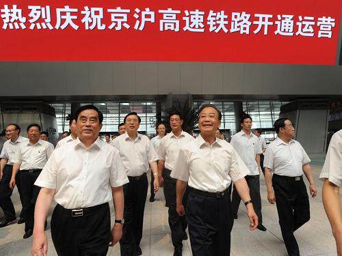 6月30日，京沪高速铁路开通运营仪式在北京南站举行，中共中央政治局常委、国务院总理温家宝出席。新华社记者 李学仁 摄