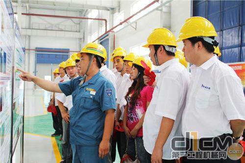 8月9日，山重建机JCM品牌产品河南总代理——河南远程员工参观新工厂生产现场