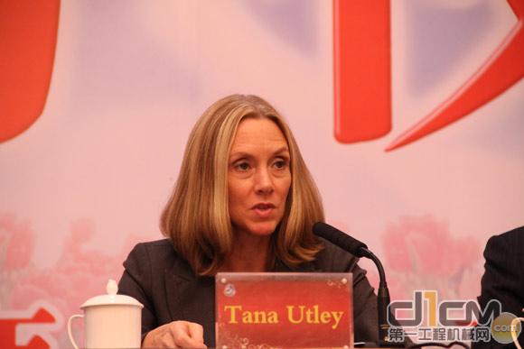 卡特彼勒副总监兼首席技术官Tana Utley致辞