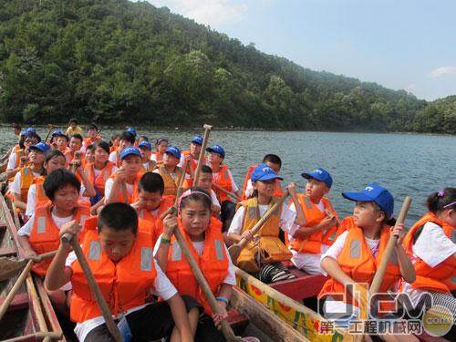 长沙石燕湖生态旅游区龙舟比赛