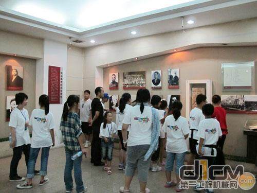 中联重科混凝土机械2011年第一期夏令营活动参观湖南第一师范，瞻仰英才风采。