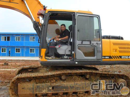徐武驾驶三一挖机承揽了安庆众多工程项目