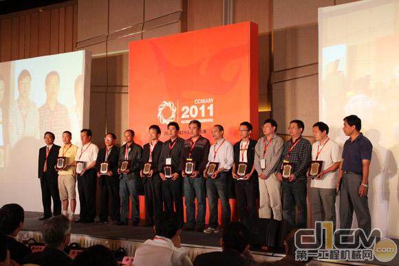 第二批中国工程机械技术服务专家举行授牌仪式（第二组）