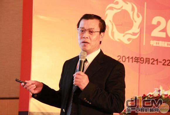 安徽现松工程机械服务有限公司CEO陈天宇分享工程机械技术服务企业的营销策略。
