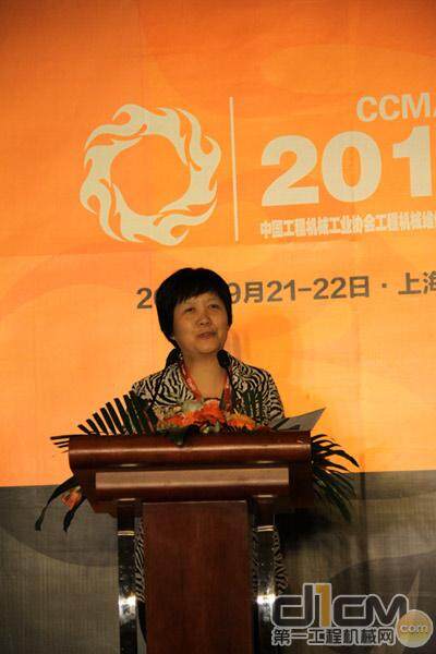 中国工程机械工业协会组联部闫丽女士公布选举结果