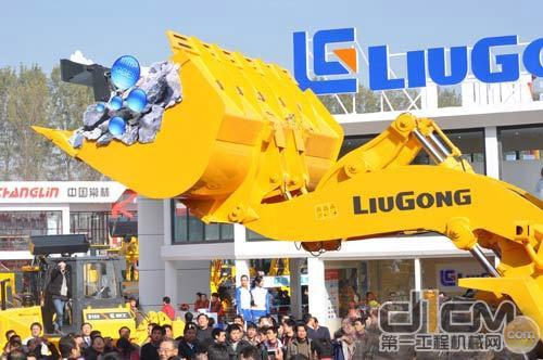 柳工自主研发成功中国最大899Ⅲ轮式装载机
