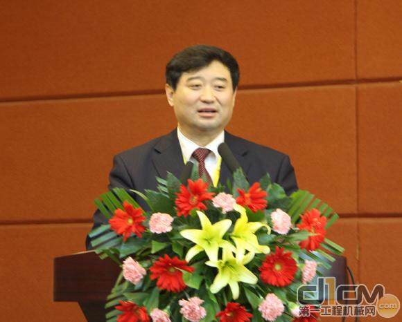 中国工程机械工业协会秘书长苏子孟先生致辞