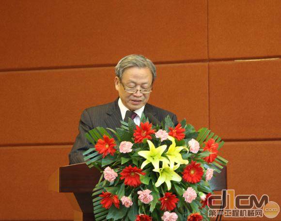 中国工程机械工业协会名誉会长韩学松先生致辞