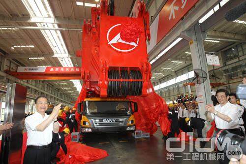 总理与湖南省委书记周强为千吨起重机揭幕