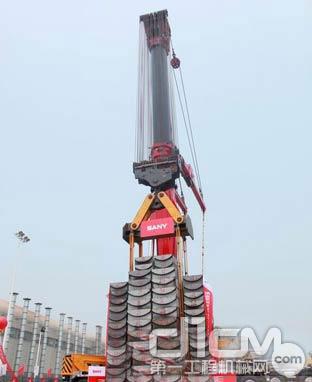 亚洲首台千吨级全地面起重机SAC12000极限吊载850吨精彩瞬间