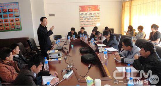 力士德培训中心主任赵爱波带领培训专家到西南区域，对云南、贵州两省的代理公司进行培训。