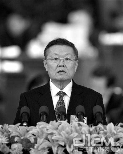 全国政协十一届五次会议在北京人民大会堂举行第四次全体会议。这是何清华委员作《奢靡之风不可长》的发言。