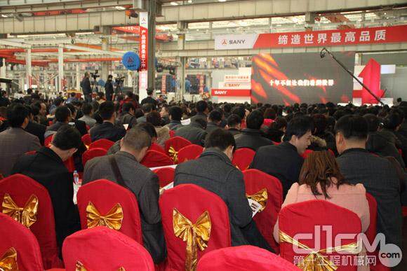 北京三一重机订货会现场，近500人的会议现场热闹非凡