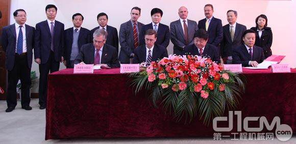 卡特彼勒徐州工厂提升产能项目签约仪式