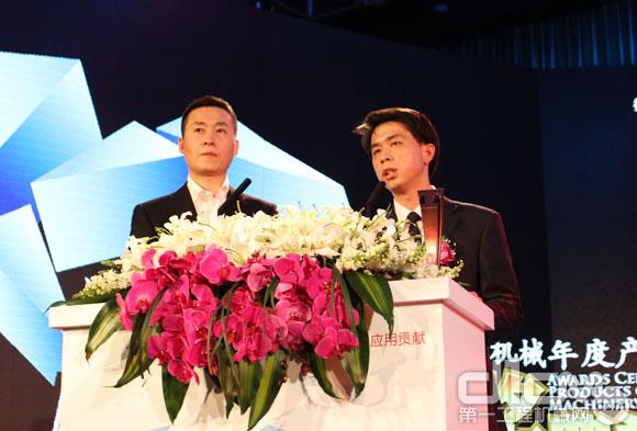 2011中国工程机械年度产品TOP50”评选颁奖盛典在北京举行 高远圣工营销总监助理丁宏领奖并发表获奖感言。