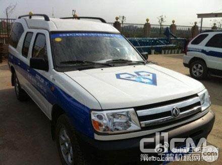 中联工起2012服务万里行湖北站服务车，正准备新的一天的服务