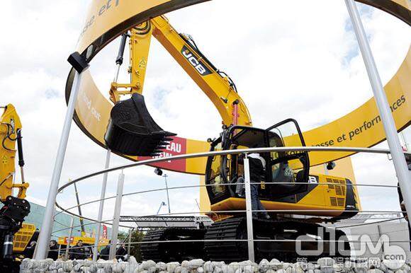 JCB新型8026CTS小型挖掘机