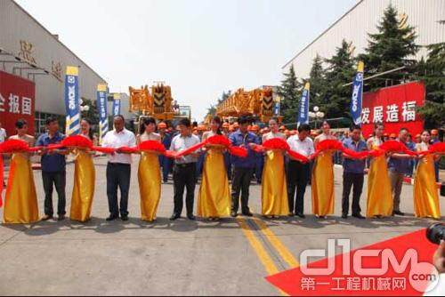 徐工集团22辆起重机交付仪式在徐隆重举行