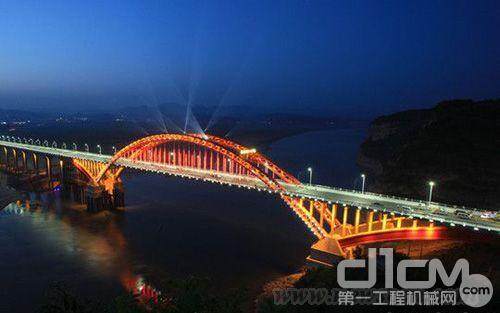 湖北郧阳汉江大桥夜景