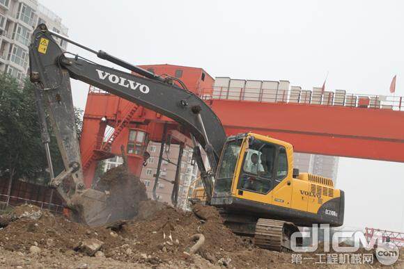 20吨级绿色舞者 试驾沃尔沃EC210B型挖掘机
