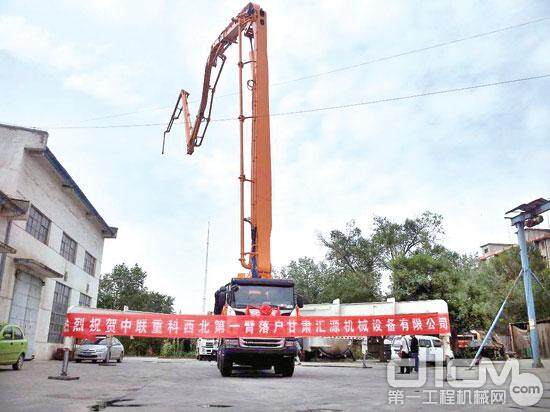 中联5桥63米钢臂架泵车刷新西北最长臂架泵车纪录