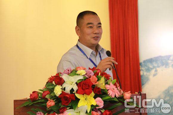 河南通冠集团董事长段志军主持讨论2012年年会议题