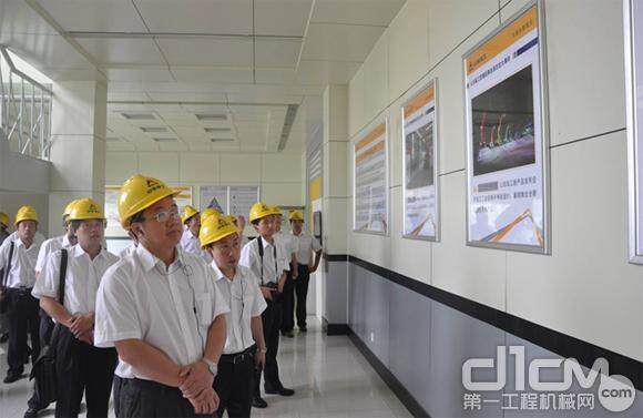 郑州煤矿机械集团有限公司总经理向家雨、副总经理付祖冈一行30人访问山东临工