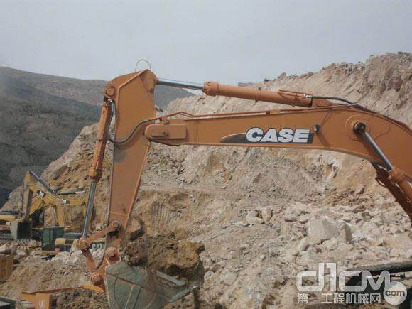 凯斯CX360B露天煤矿施工现场图片