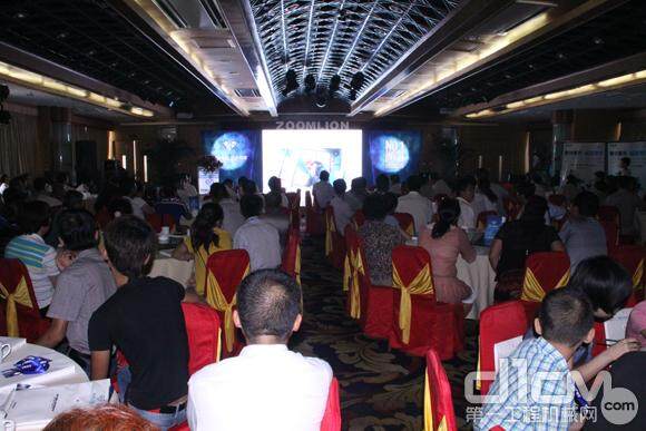 中联工起2012服务品牌全球巡展西北区启动仪式在兰州举行，图为启动仪式现场