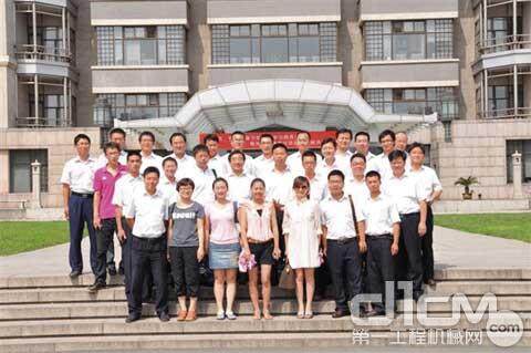 三一集团北京桩机核心员工参观北京大学