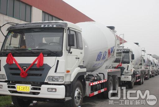 徐工混凝土搅拌运输车批量供应南京最大的商砼生产基地兰叶集团
