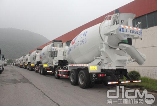 徐工混凝土搅拌运输车批量供应南京最大的商砼生产基地兰叶集团