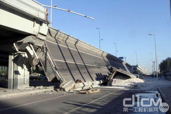现场直击哈尔滨阳明滩大桥坍塌事故始末_行业