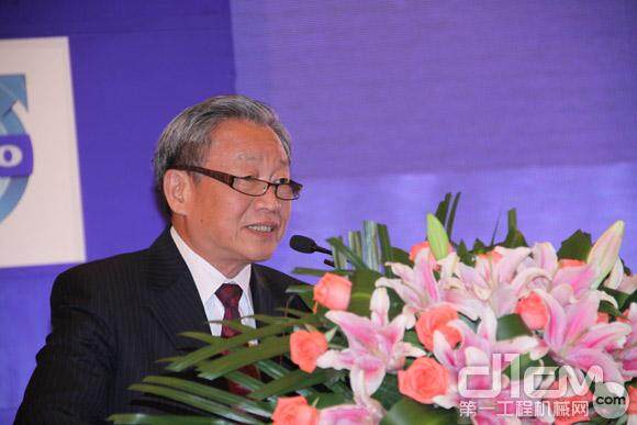 中国工程机械工业协会名誉会长、首席顾问韩学松
