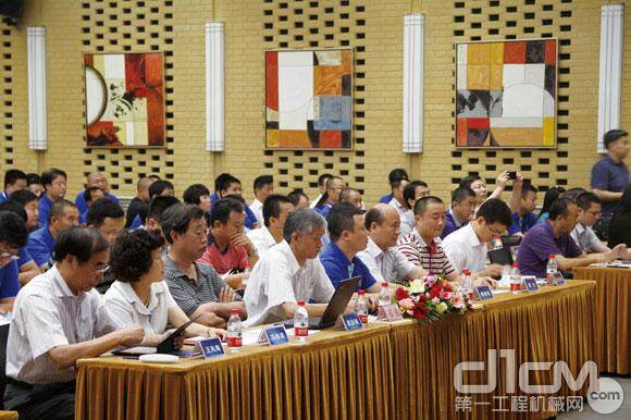 中国首届二手设备发展高峰论坛成功召开