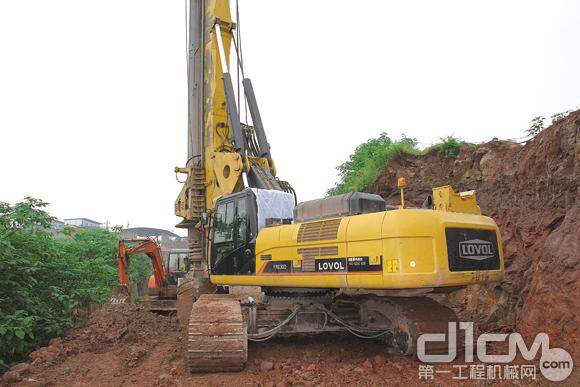 雷沃FR630D旋挖钻在兰渝铁路施工