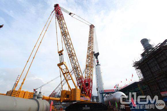 6月8日，徐工2000吨履带吊广州石化工程满负荷吊装显神力