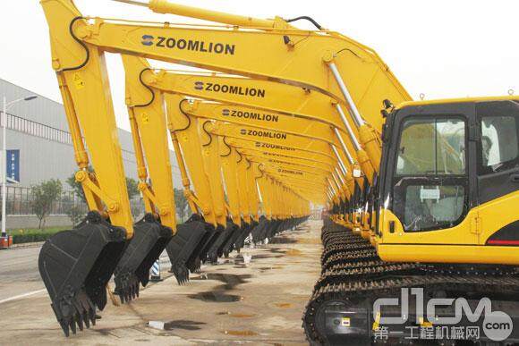 中联重科ZE230E型挖掘机整装待发