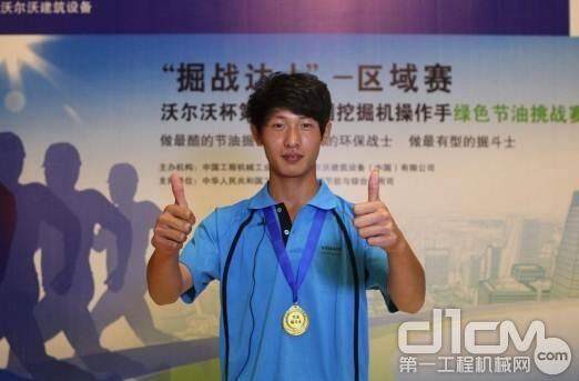 刘强（技术哥）青海赛区22岁 开挖机7年