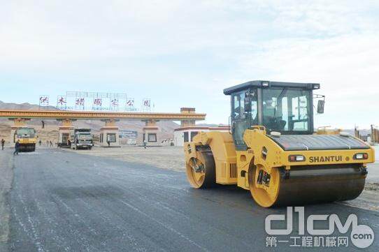 山推道路机械产品在西藏圆满完成首次任务