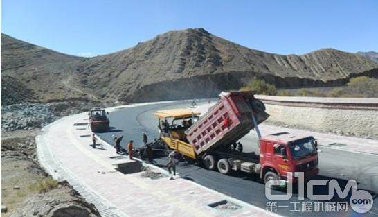 山推道路机械产品在西藏圆满完成首次任务